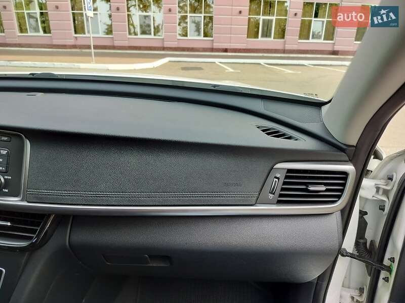 Седан Kia K5 2016 в Одессе