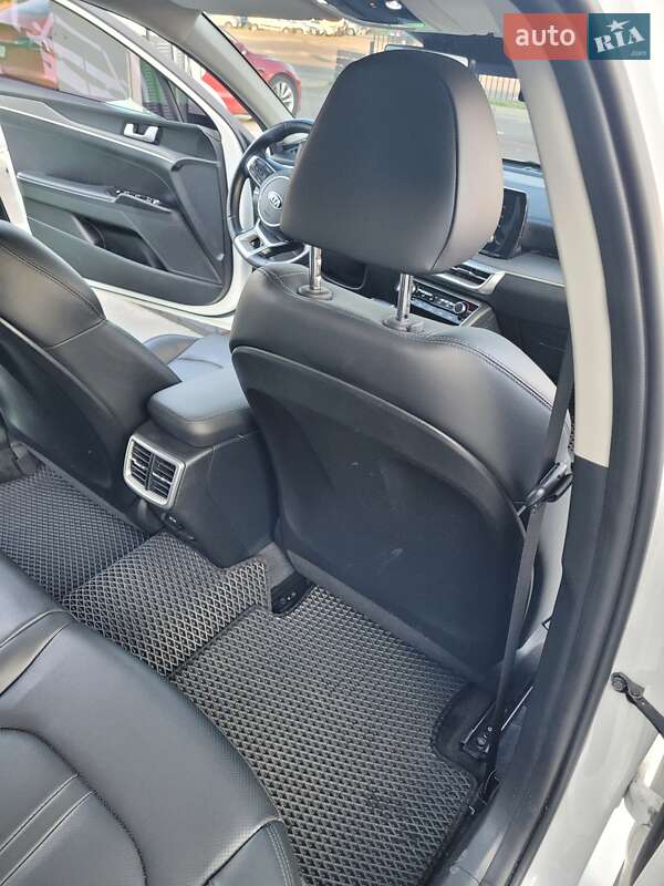 Седан Kia K5 2020 в Киеве