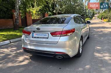 Седан Kia K5 2017 в 