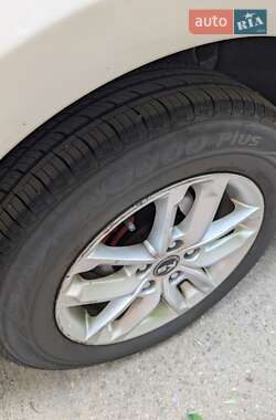 Седан Kia K5 2011 в 