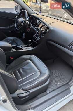 Седан Kia K5 2011 в 