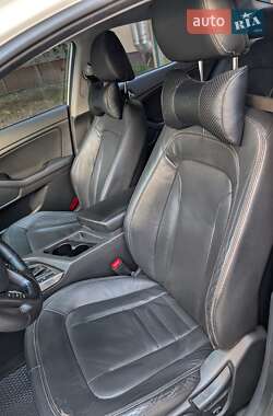 Седан Kia K5 2011 в 