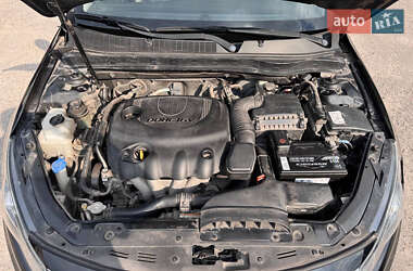 Седан Kia K5 2010 в 