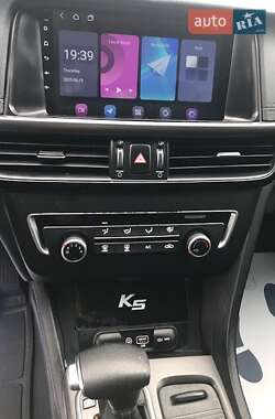Седан Kia K5 2017 в 