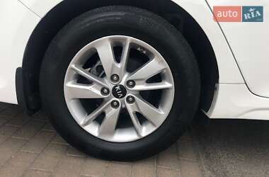 Седан Kia K5 2017 в 