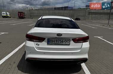 Седан Kia K5 2015 в 