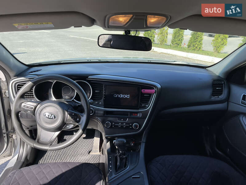 Седан Kia K5 2014 в Гусятине