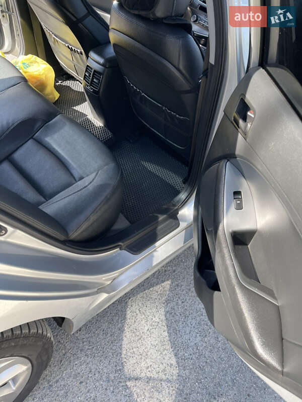 Седан Kia K5 2014 в Гусятине
