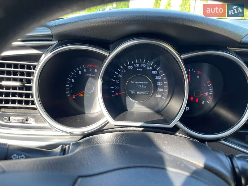 Седан Kia K5 2014 в Гусятине