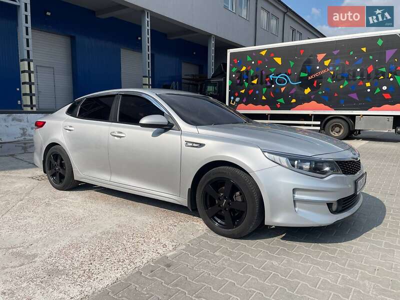 Седан Kia K5 2016 в Киеве