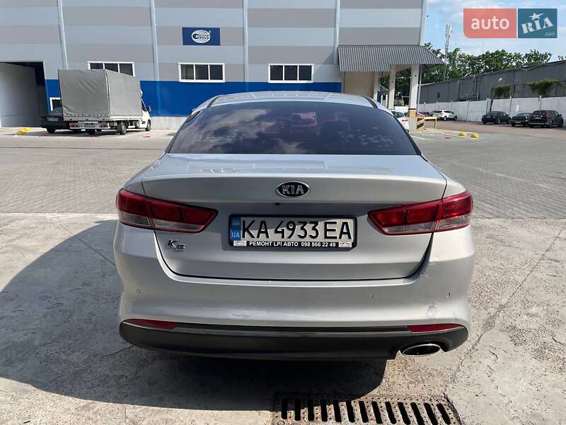 Седан Kia K5 2016 в Киеве