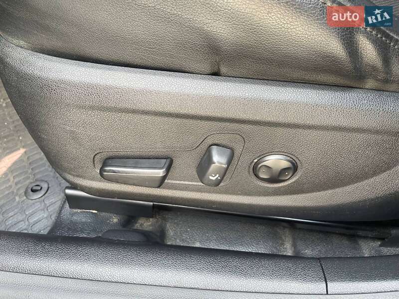 Седан Kia K5 2016 в Киеве