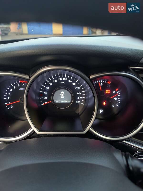 Седан Kia K5 2015 в Ставищі