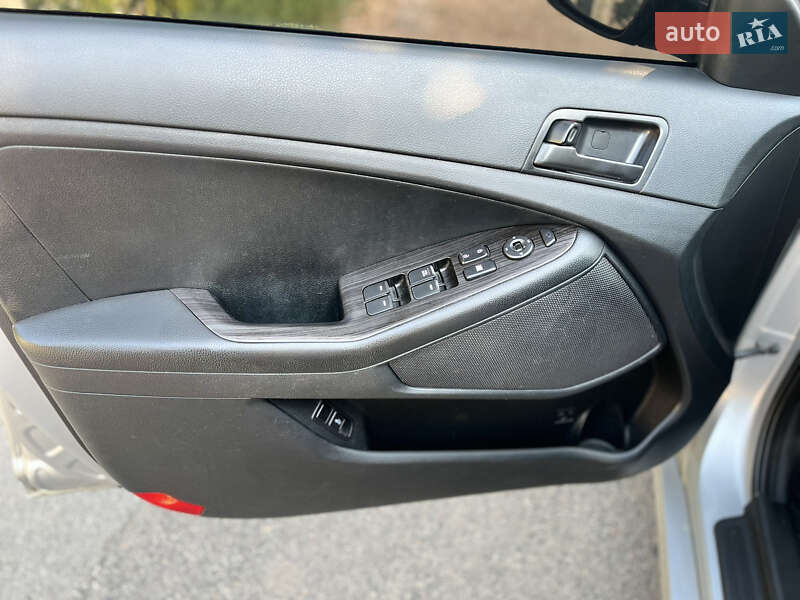 Седан Kia K5 2012 в Харькове
