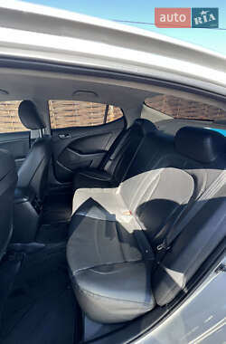 Седан Kia K5 2012 в 