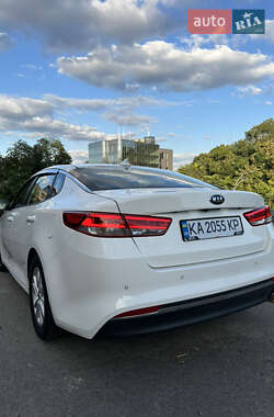 Седан Kia K5 2015 в 