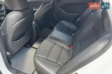 Седан Kia K5 2013 в 
