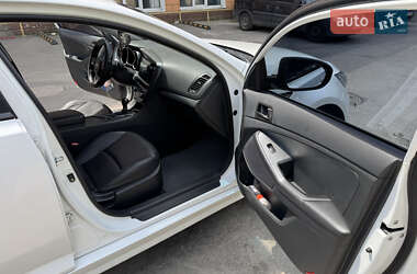 Седан Kia K5 2013 в 