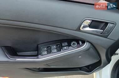 Седан Kia K5 2014 в 
