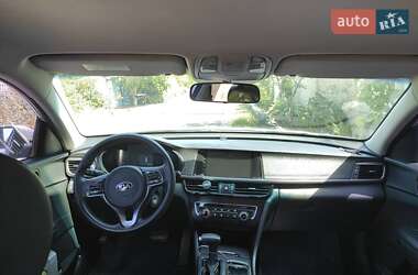 Седан Kia K5 2016 в 