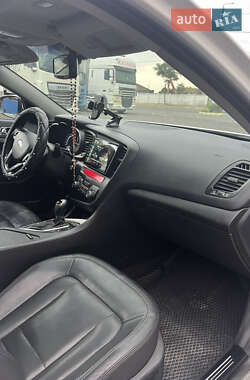 Седан Kia K5 2012 в 