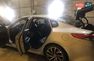 Седан Kia K5 2016 в 