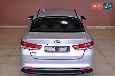 Седан Kia K5 2016 в 