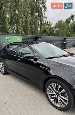 Седан Kia K5 2013 в 