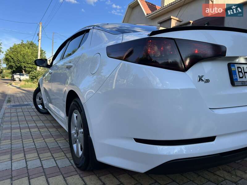 Седан Kia K5 2012 в Одессе