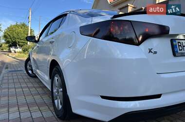Седан Kia K5 2012 в 