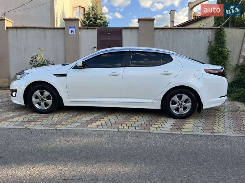 Седан Kia K5 2012 в Одессе