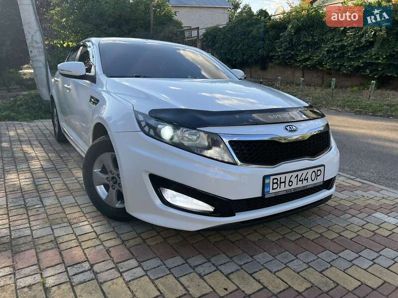 Седан Kia K5 2012 в Одессе
