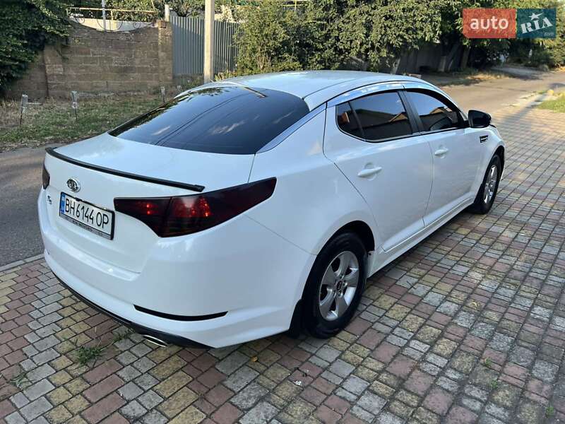 Седан Kia K5 2012 в Одессе