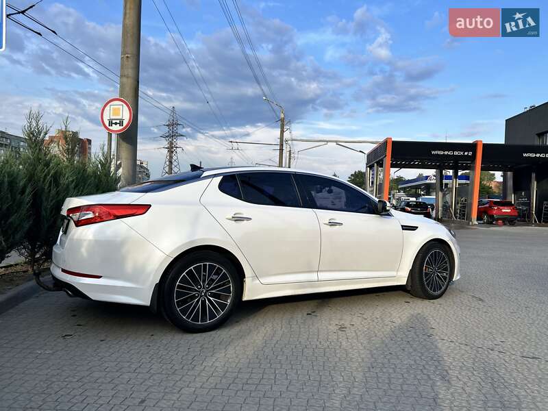 Седан Kia K5 2011 в Полтаві