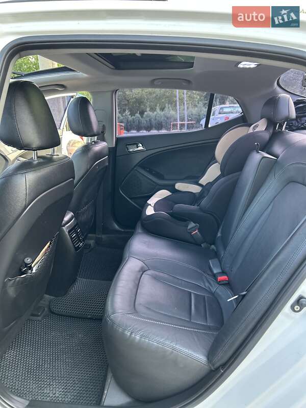 Седан Kia K5 2011 в Полтаві