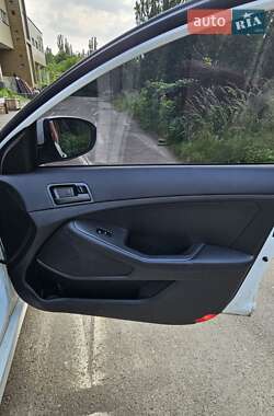 Седан Kia K5 2013 в 