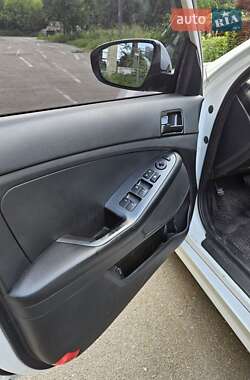 Седан Kia K5 2013 в 