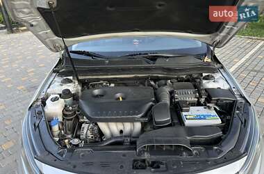 Седан Kia K5 2014 в 