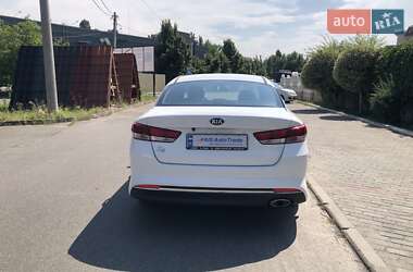 Седан Kia K5 2017 в 