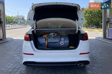 Седан Kia K5 2014 в 