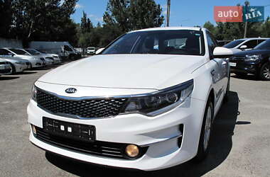 Седан Kia K5 2017 в 