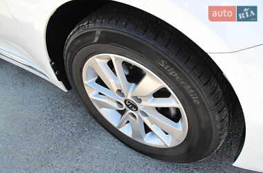 Седан Kia K5 2017 в 