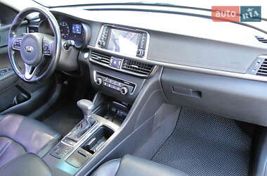 Седан Kia K5 2017 в 