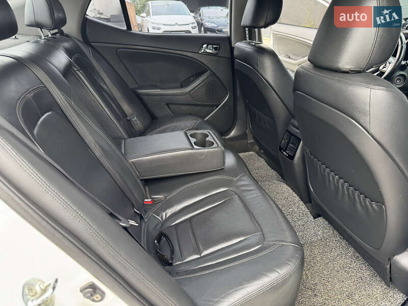 Седан Kia K5 2012 в Киеве