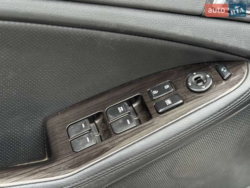 Седан Kia K5 2010 в Львове