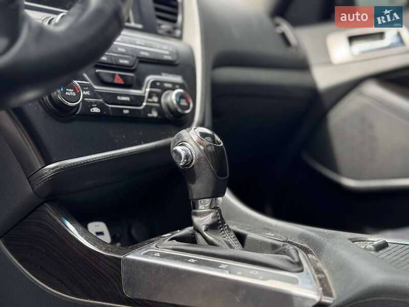 Седан Kia K5 2010 в Львове