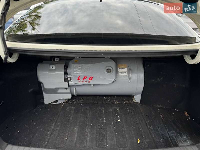 Седан Kia K5 2010 в Львове