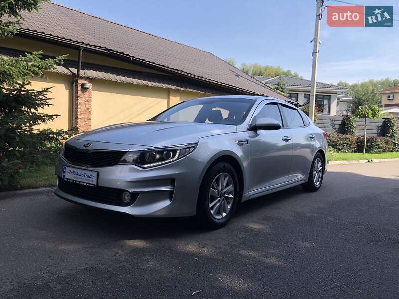 Седан Kia K5 2017 в 