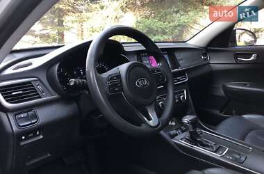 Седан Kia K5 2017 в 