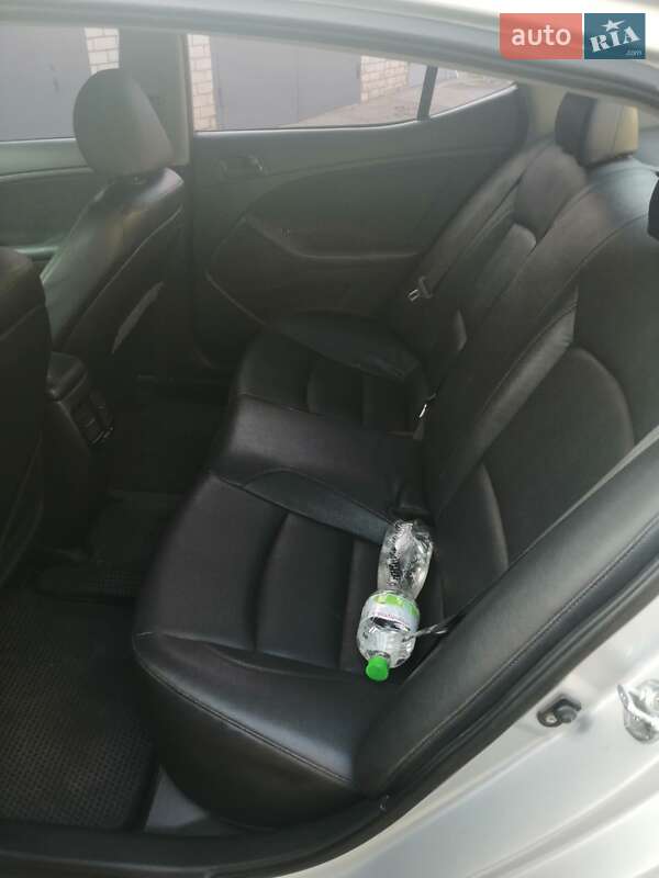 Седан Kia K5 2014 в Первомайске